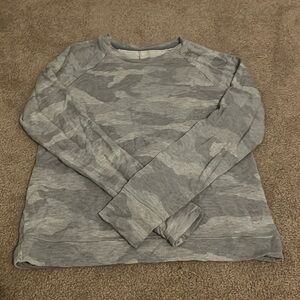Athleta Girls size XL 14 grey camo long sleeve sweatshirt